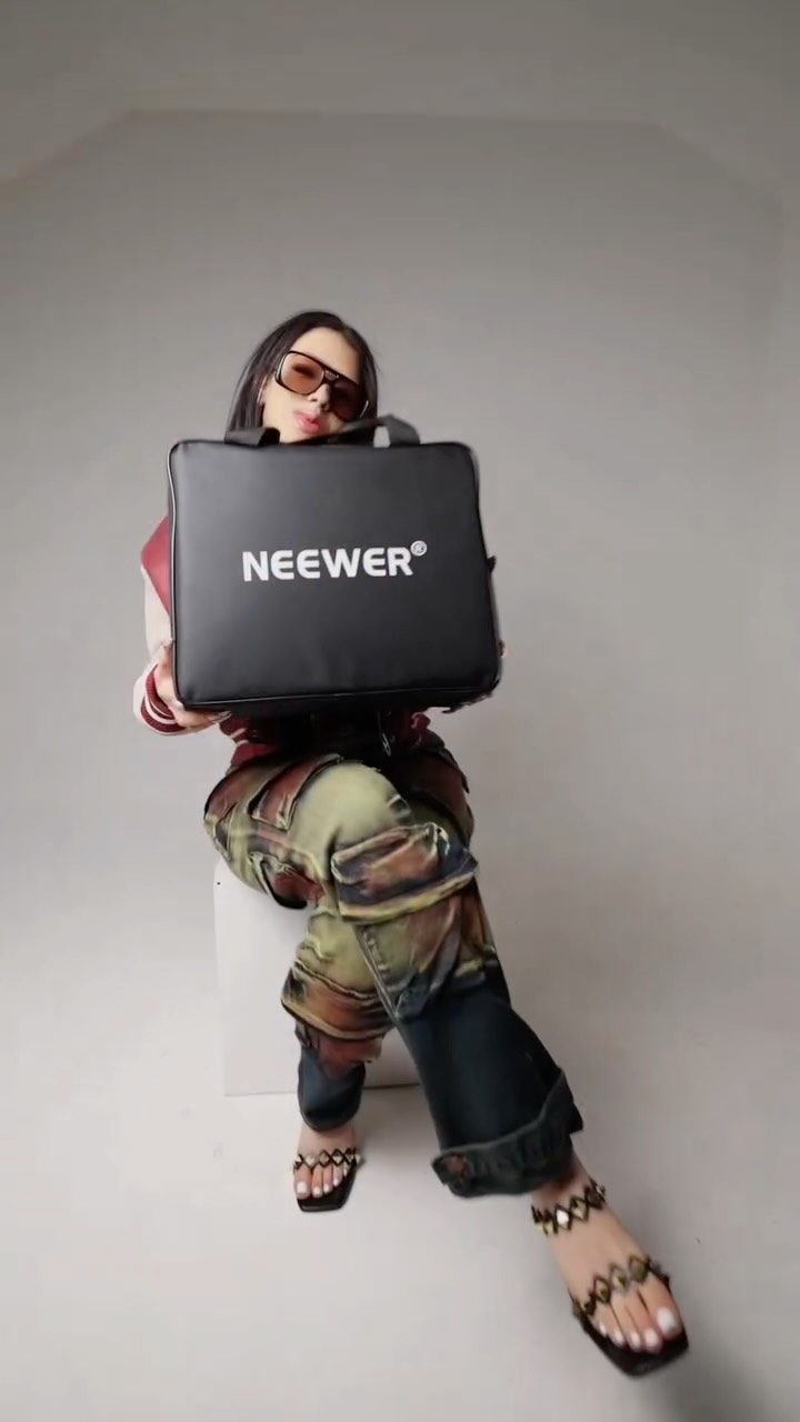 Neewer cover